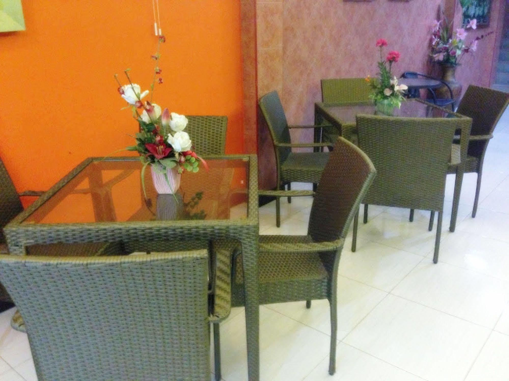 Silla Patong Hostel Exterior photo