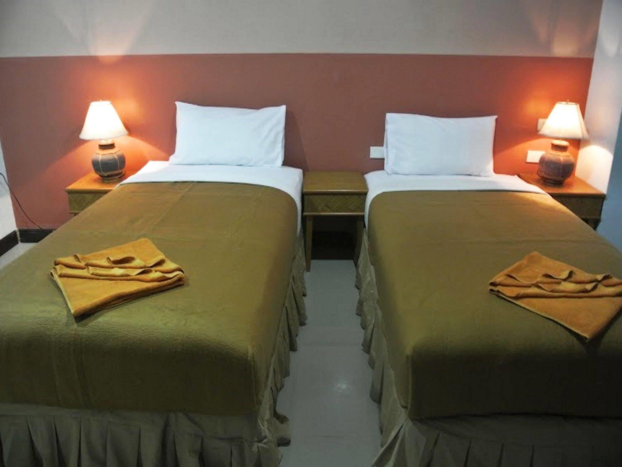 Silla Patong Hostel Exterior photo