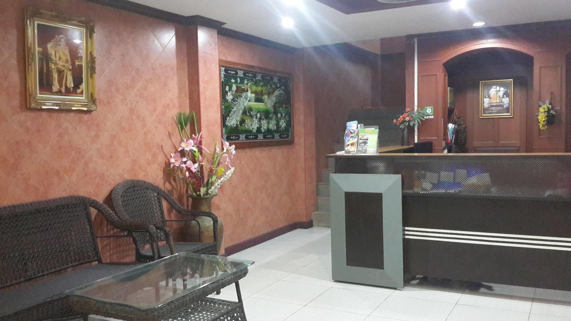 Silla Patong Hostel Exterior photo