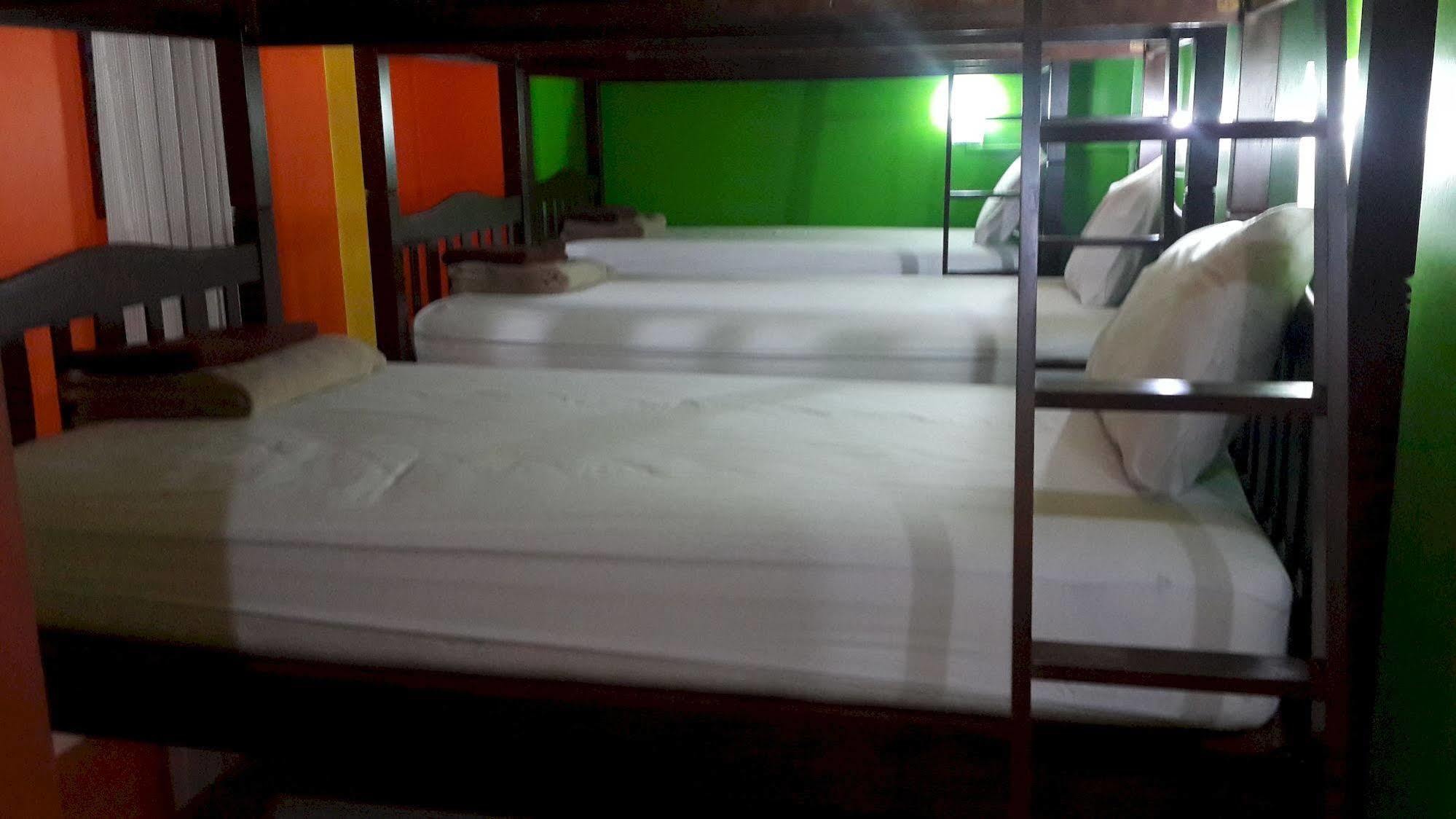Silla Patong Hostel Exterior photo