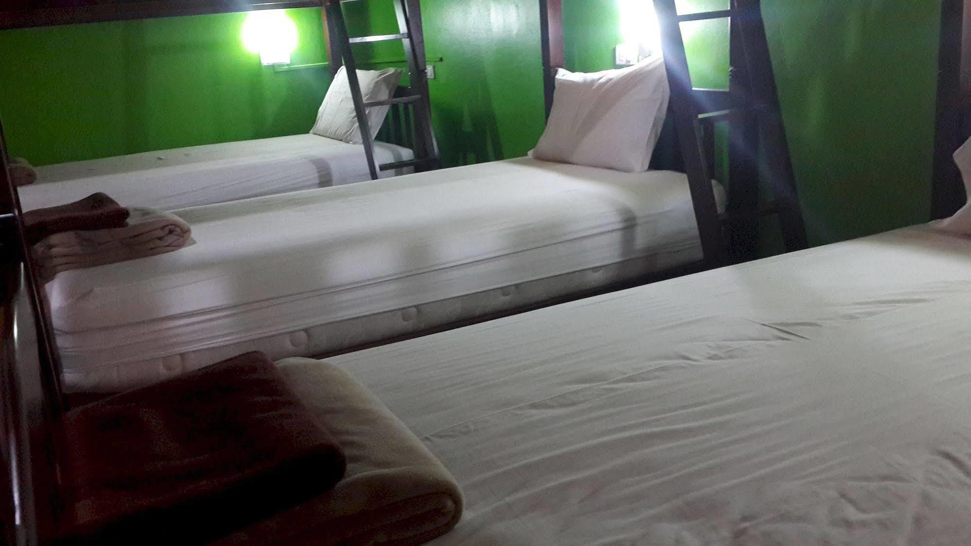 Silla Patong Hostel Exterior photo