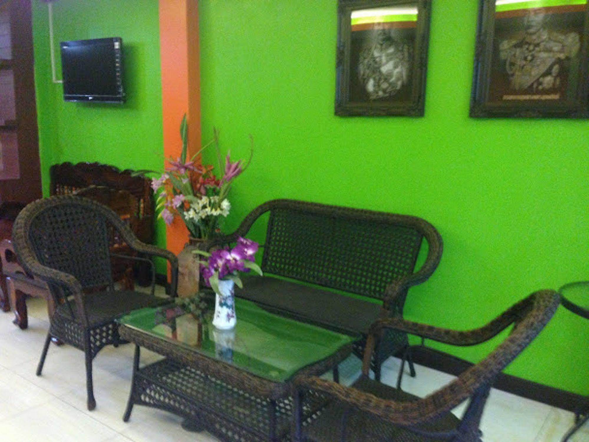 Silla Patong Hostel Exterior photo